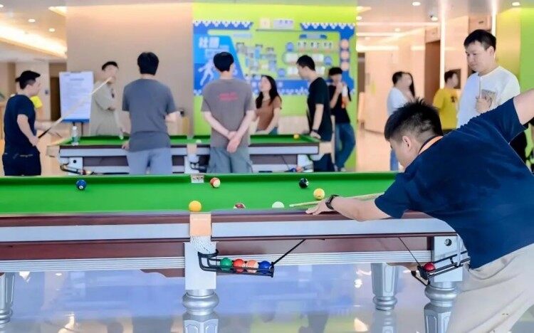 Wellness Infrastructure: Fully equipped gyms, yoga studios, and board game lounges provide necessary outlets for stress relief.