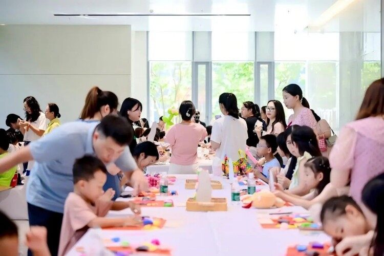 On-Site Childcare Facilities: A dedicated children’s playground ensures that employees’ families feel welcome.