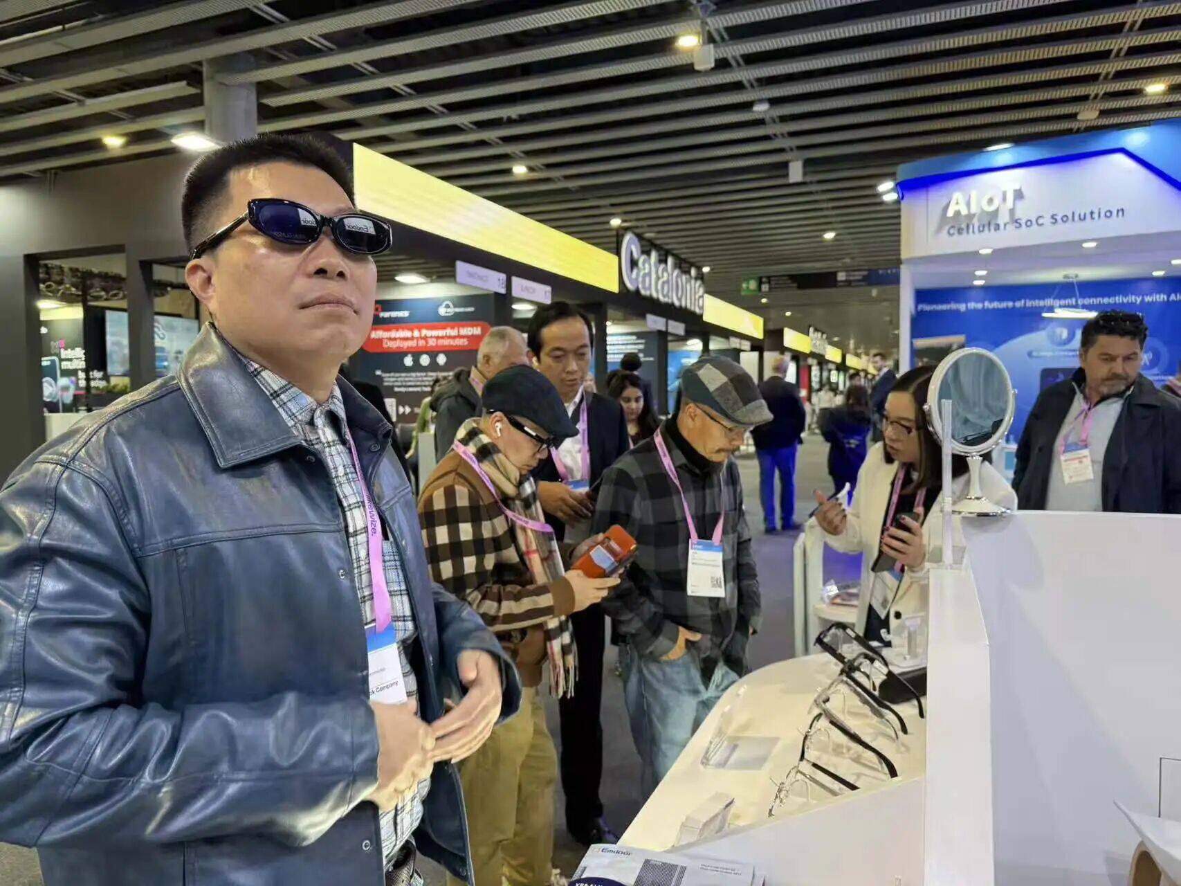 The AI Audio Glasses The AI Audio Glasses: A Symphony of Comfort and Connectivity