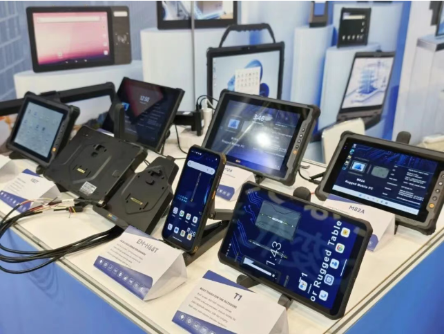 Rich native I/O interfaces on Emdoor rugged industrial tablets