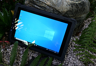 Tablette EM-I10J 10.1 pouces Intel IP65 étanche et robuste Windows 10