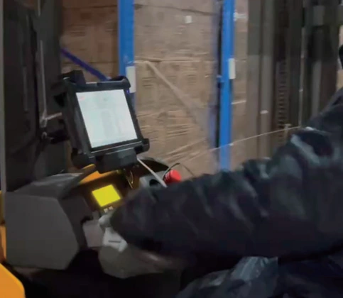 EM-I10J rugged tablet PC for efficient cold store forklift operations