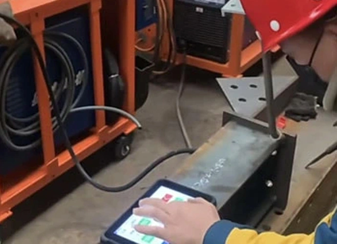 EM-Q86 rugged tablet PC empowers automation of mechanical manufacturing