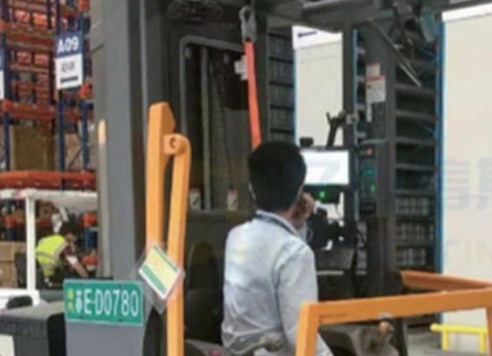 A Forklift Intelligent Management in US (1)